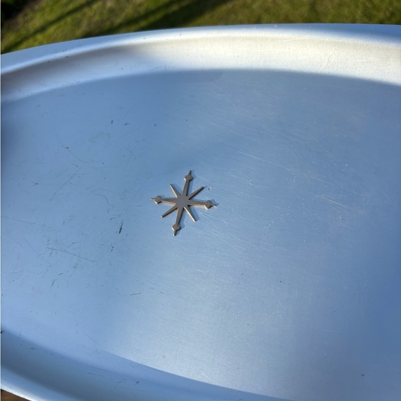 Vintage Mirro Medallion Serving Tray MCM Aluminum & Teak 1950s 1960s Atomic - Picture 3 of 14